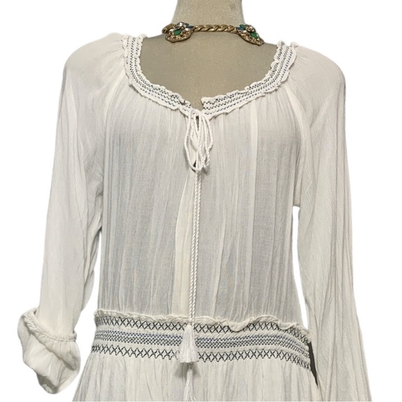 - *NEW* HYPE Gorgeous Summer Embroidery Dress Size M - Picture 11 of 15